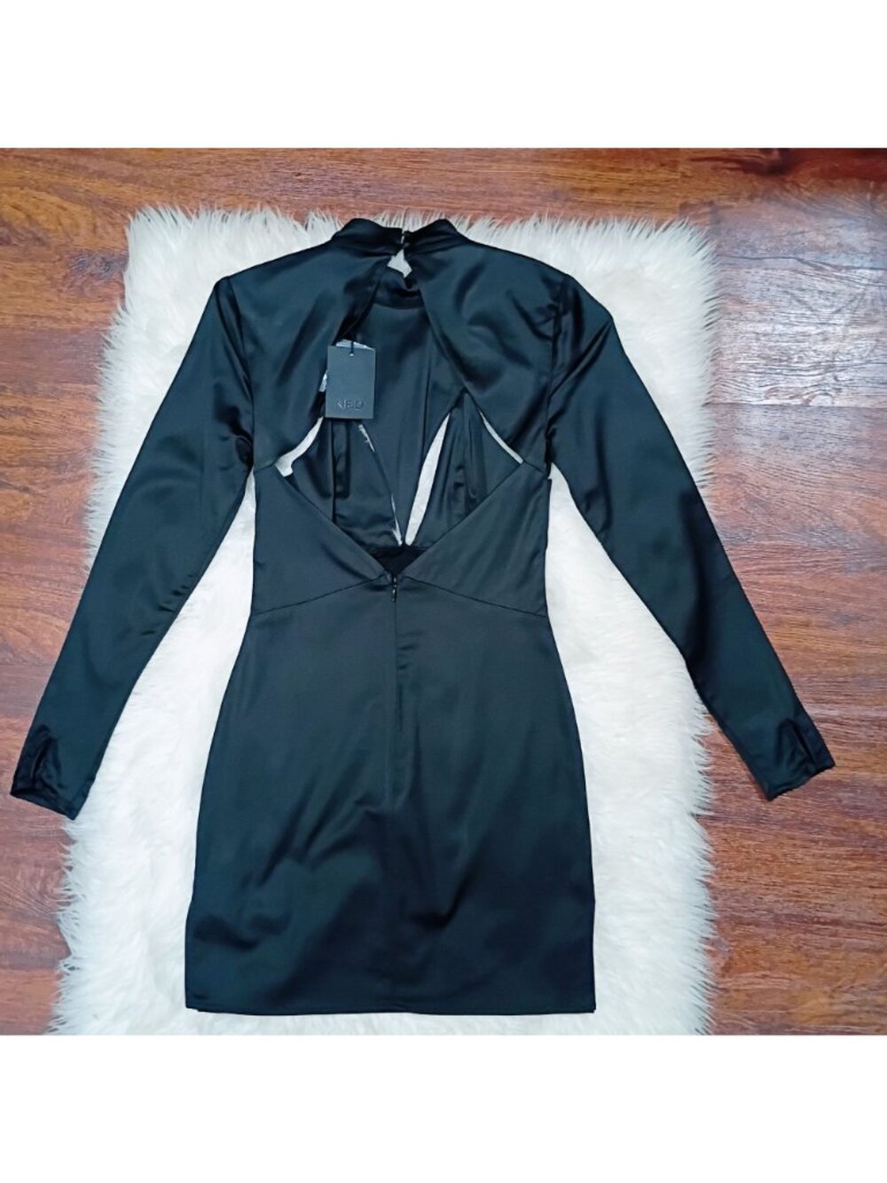 NWT NBD Norah Mini Dress Women's XS Black Lightweight Satin Back Cut-Out Long Sl - Picture 5 of 13